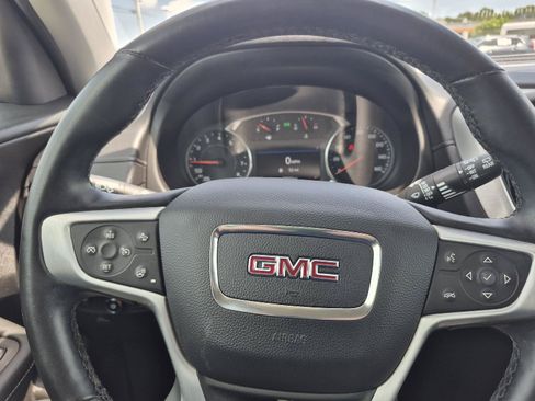 Used 2024 GMC Terrain SLT FWD image 9