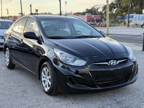 Used 2012 Hyundai Accent GLS image 9