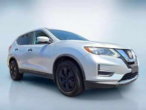 Used 2018 Nissan Rogue S FWD image 2