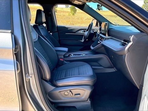 Used 2025 Ford Explorer ST-Line w/ ST-Line Street Pack AWD/4WD image 28