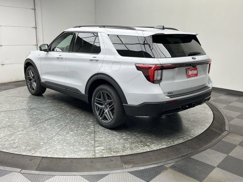 Used 2026 Ford Explorer ST-Line w/ ST-Line Street Pack AWD/4WD image 2