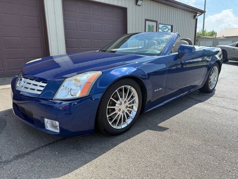 Used 2005 Cadillac XLR RWD image 1