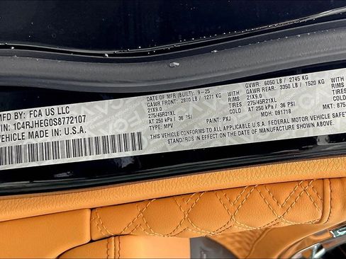 New 2025 Jeep Grand Cherokee Summit image 14