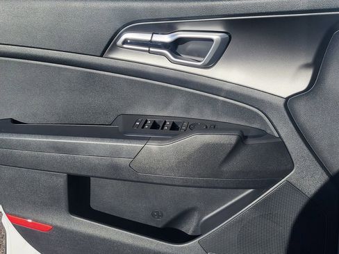 New 2026 Kia Sportage LX image 6