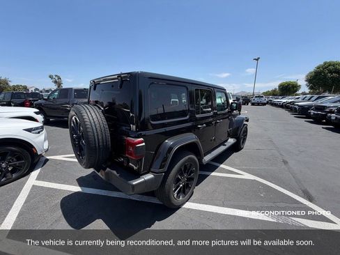 Used 2025 Jeep Wrangler Unlimited Sahara AWD/4WD image 6