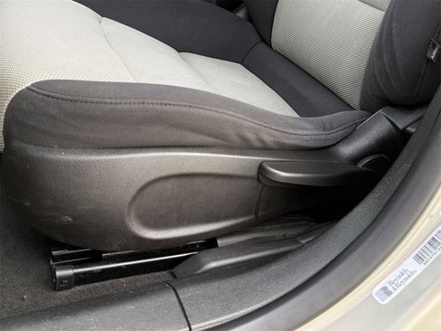 Used 2014 Chevrolet Cruze LS image 24