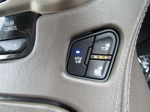 Used 2016 GMC Yukon XL Denali w/ Open Road Package image 31