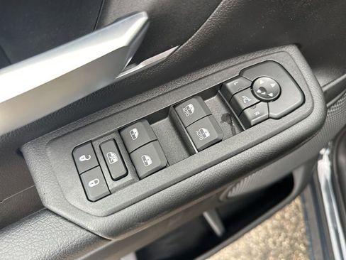New 2026 RAM 1500 4x4 Crew Cab image 12