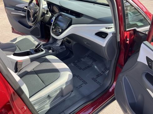 Used 2020 Chevrolet Bolt LT image 32
