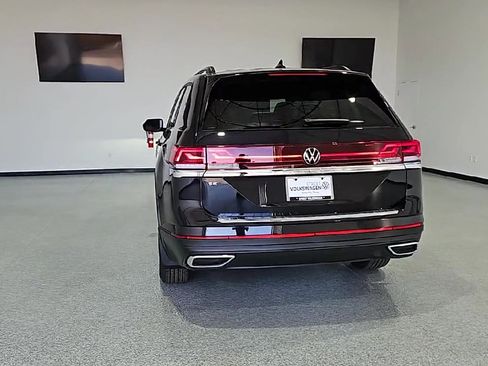 New 2026 Volkswagen Atlas SE FWD image 8