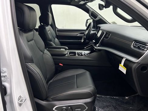 New 2026 Jeep Grand Wagoneer 4WD image 19