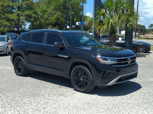 Used 2023 Volkswagen Atlas Cross Sport SE w/ Panoramic Sunroof Package FWD image 9