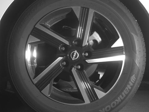 Used 2025 Nissan Sentra SV FWD image 14