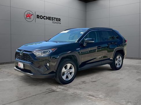 Used 2020 Toyota RAV4 XLE w/ All Weather Liner Package AWD/4WD image 7