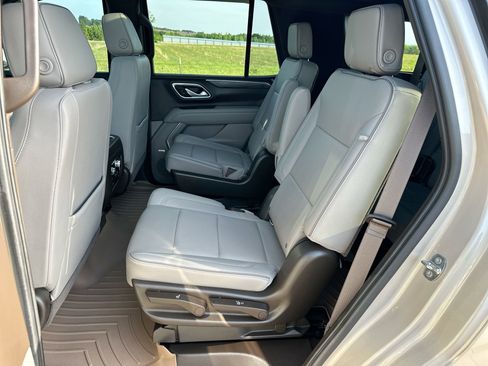 Used 2021 GMC Yukon SLT w/ SLT Luxury Package RWD image 24