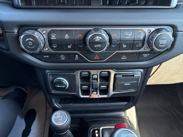 Used 2026 Jeep Wrangler Unlimited Sahara w/ Technology Group AWD/4WD image 16