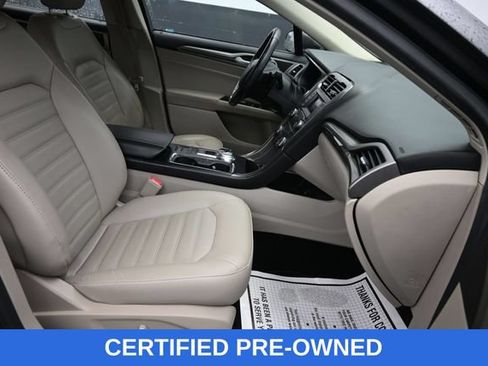 Used 2017 Ford Fusion SE FWD image 8