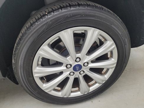 Used 2017 Ford Escape Titanium w/ Equipment Group 301A AWD/4WD image 31