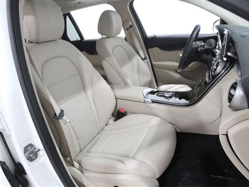 Used 2019 Mercedes-Benz GLC 300 4MATIC image 15