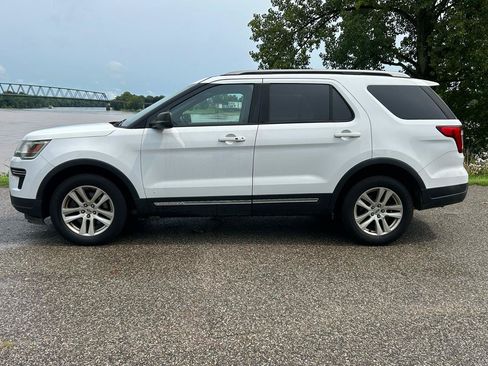 Used 2018 Ford Explorer XLT AWD/4WD image 2