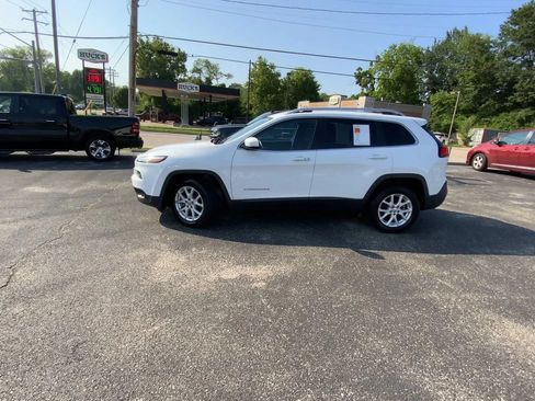 Used 2018 Jeep Cherokee Latitude Plus FWD image 6