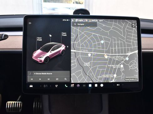 Used 2021 Tesla Model Y Long Range image 27