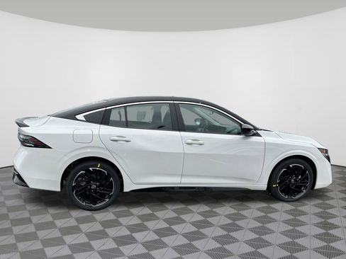 New 2026 Nissan Sentra SR w/ Floor Mat Package FWD image 5
