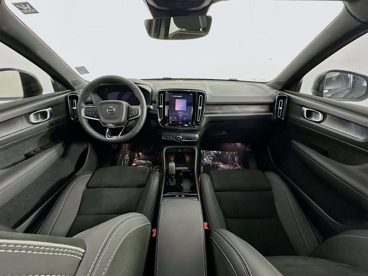 Used 2023 Volvo XC40 Recharge Plus AWD/4WD image 10