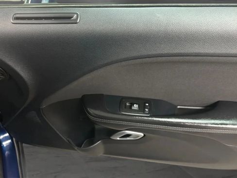 Used 2015 Dodge Challenger SXT RWD image 17