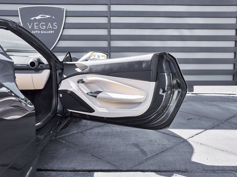 Used 2022 Ferrari F8 Tributo image 37