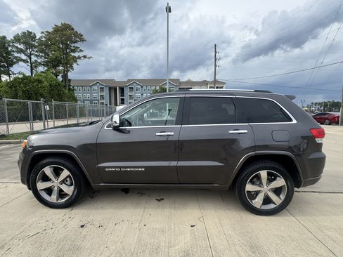 Used 2015 Jeep Grand Cherokee Overland w/ Advanced Technology Group RWD image 5