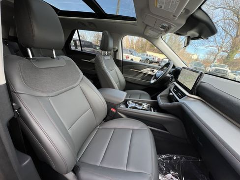 New 2025 Ford Explorer Active w/ Active Comfort Package image 28