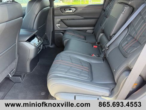 Used 2025 Nissan Armada PRO-4X image 18