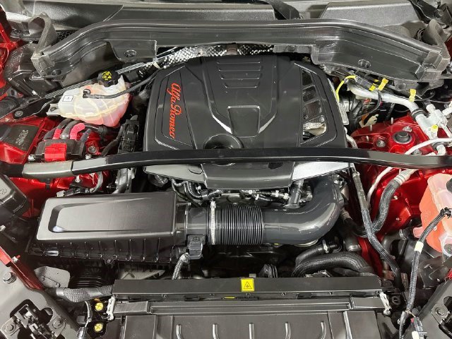 Used 2023 Alfa Romeo Stelvio Veloce AWD/4WD image 38