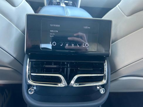 Used 2021 Bentley Flying Spur W12 image 26