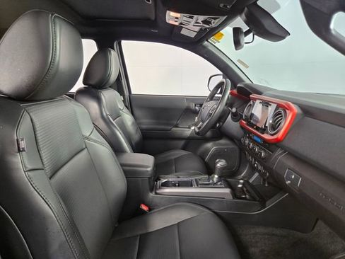 Used 2019 Toyota Tacoma TRD Off-Road image 15