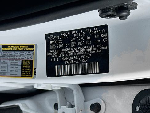 Used 2025 Hyundai Venue SEL FWD image 12