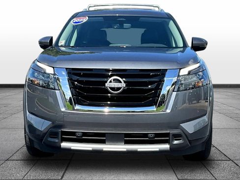 Used 2025 Nissan Pathfinder SL AWD/4WD image 2