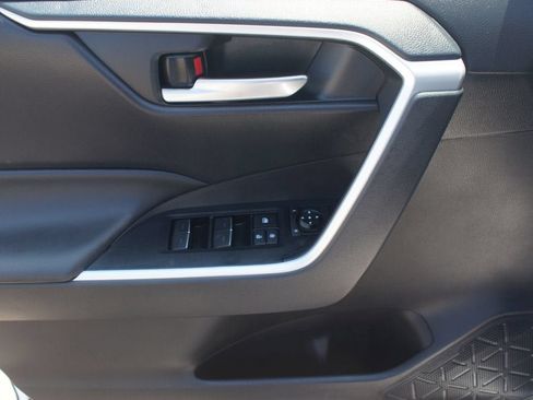 Used 2025 Toyota RAV4 XLE AWD/4WD image 28