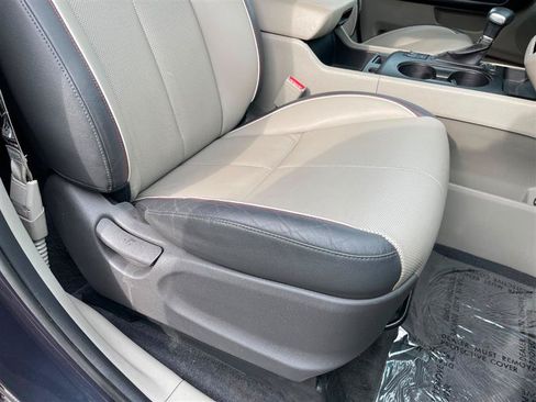 Used 2017 Kia Sedona LX w/ LX Essentials Premium Package FWD image 33