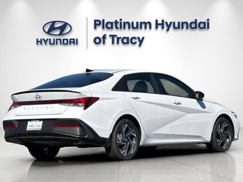 Used 2025 Hyundai Elantra Sport FWD image 4