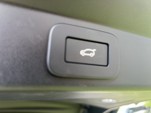 Used 2024 Land Rover Range Rover Sport SE AWD/4WD image 37