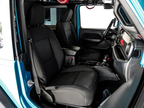 Used 2019 Jeep Wrangler Sport AWD/4WD image 34