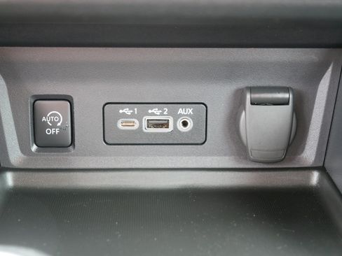 Certified 2024 Nissan Sentra SV FWD image 31