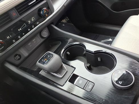 Certified 2025 Nissan Rogue SV image 30