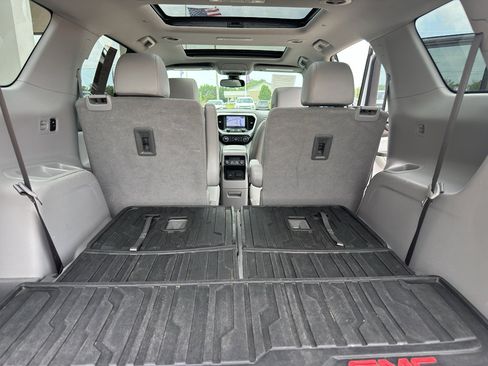 Used 2023 GMC Acadia SLT w/ Technology Package AWD/4WD image 36