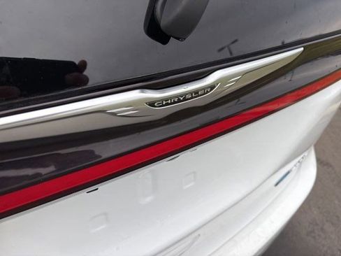 Used 2022 Chrysler Pacifica Touring-L w/ Uconnect Theater Family Group image 51