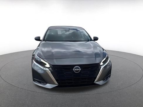 Used 2025 Nissan Altima 2.5 SV FWD image 4