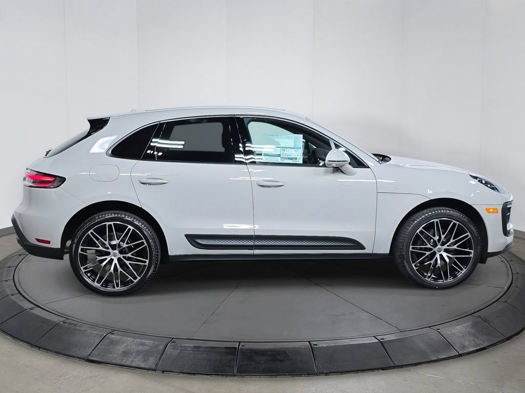 Certified 2026 Porsche Macan AWD/4WD image 8