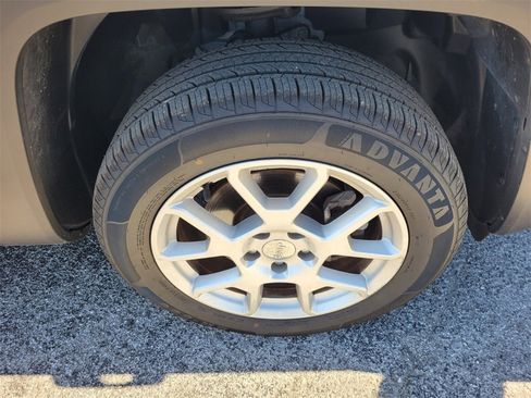 Used 2020 Jeep Renegade Latitude w/ Cold Weather Group image 19